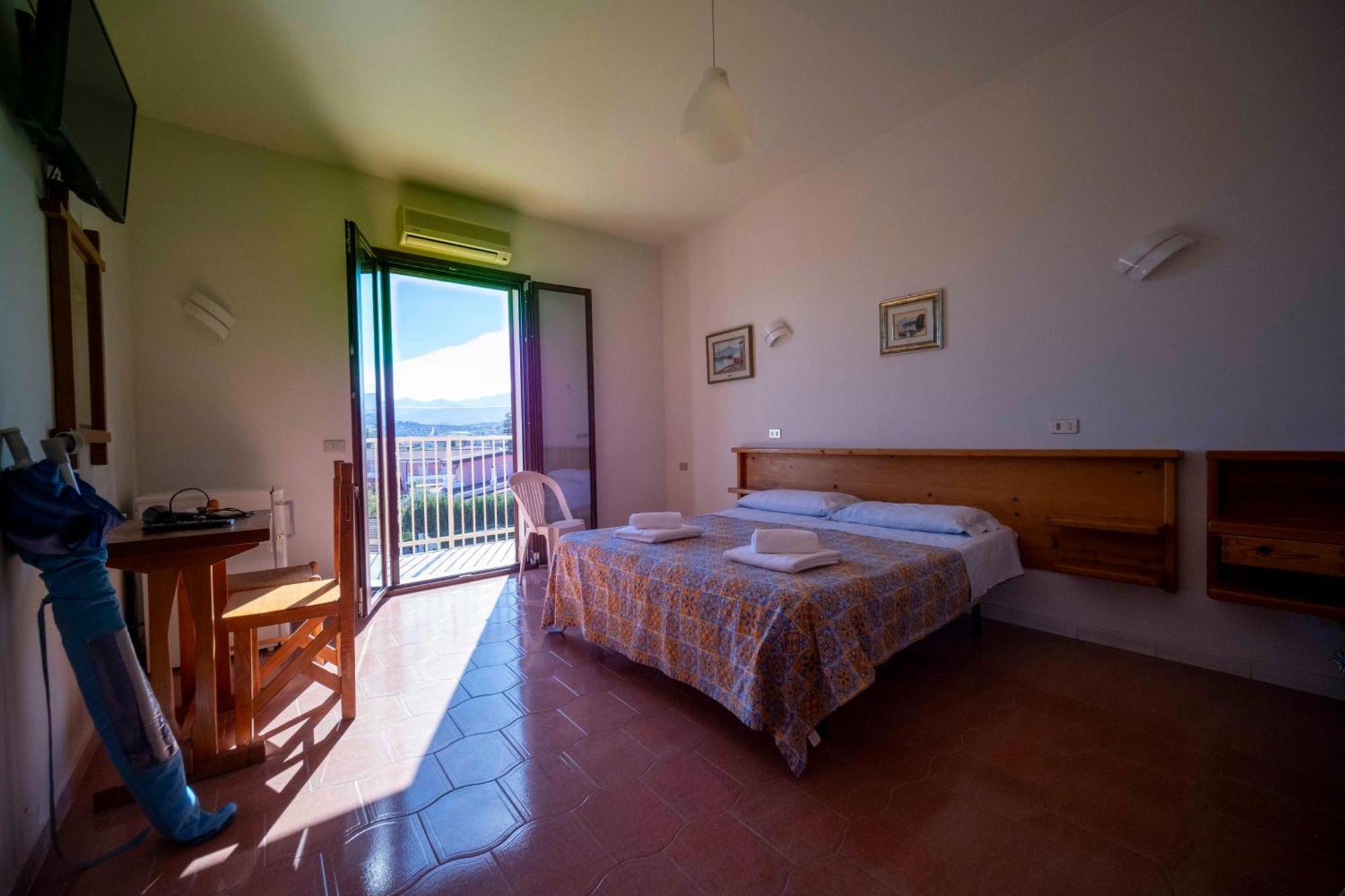 Hotel-Pensione 4 Stagioni Falcone Buitenkant foto