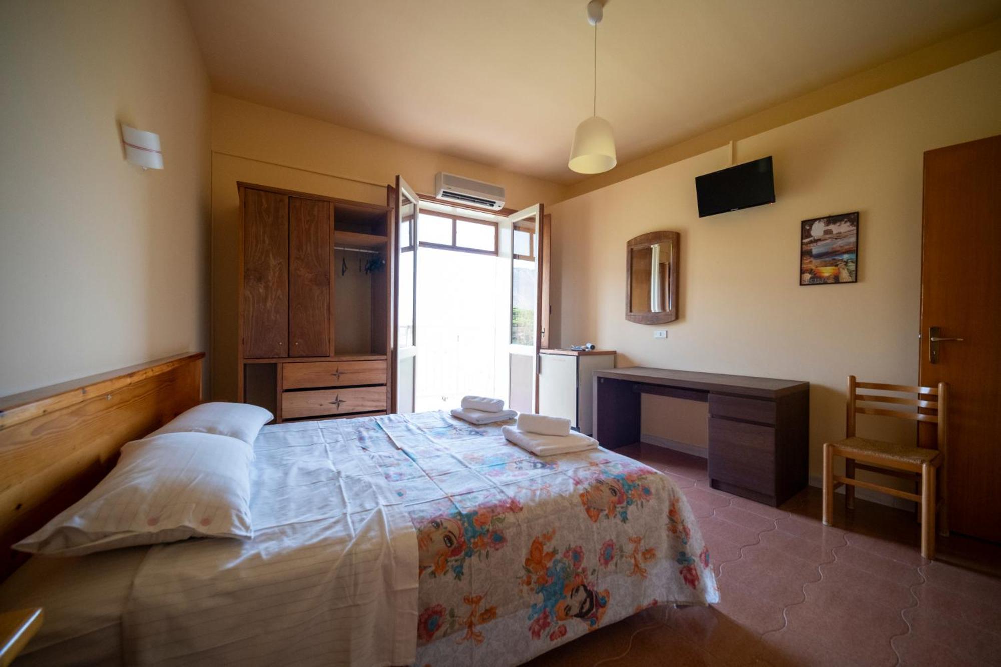 Hotel-Pensione 4 Stagioni Falcone Buitenkant foto